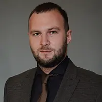 Илья Михайлов