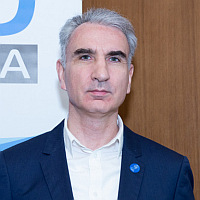 Роман Новиков