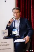 Модератор панельной дискуссии Роман Мокридин, директор организационно-контрольного департамента «Трансмашхолдинг», задал тон обсуждению актуальных киберрисков и цифровых угроз в промышленности