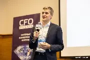 Алексей Шипилов, генеральный директор, «ДОМ.РФ Центр сопровождения», объявляет победителя в категории «Лучшая трансформация ОЦО»