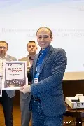  Виталий Слободин, руководитель направления развития ЭДО, УК «РОСВОДОКАНАЛ», с дипломом за участие в премии и вклад в развитие эффективных бизнес-процессов