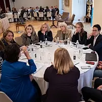 круглый стол.jpg