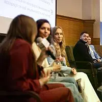 круглый стол