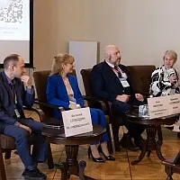 Круглый стол