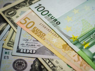 Банк России упростил процедуру вывоза наличной иностранной валюты за рубеж