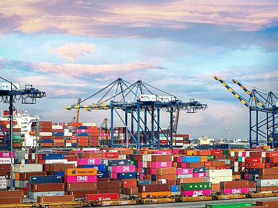 Погрузка экспортных грузов с железных дорог в порты выросла на 2,4%