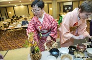 Чайная церемония и дегустация, которые проводила мастер и преподаватель икэбаны школы Согэцу и чайной церемонии Омотэ Сэнке Урана Куулар