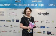 Виктория Гильманова, ведущий менеджер по развитию федеральных клиентов, СКБ Контур с призом от партнеров - Электротеатр Станиславского