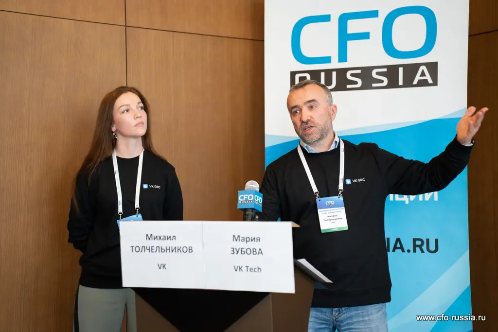 Мария Зубова, старший менеджер направления Presale, VK Tech, и Михаил Толчельников, руководитель группы управления рисками ИБ, VK ЗубоваТолчельников4.jpg
