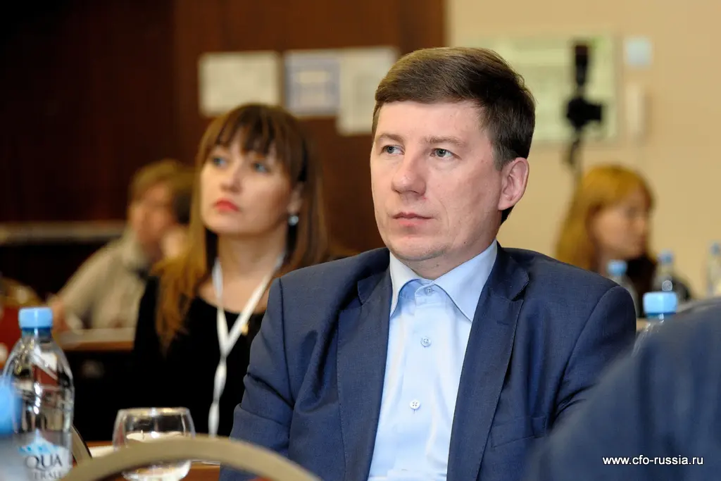 Юрий Максимов<br />
Заместитель директора департамента по развитию производственной системы<br />
Объединённая авиастроительная корпорация 163.jpg