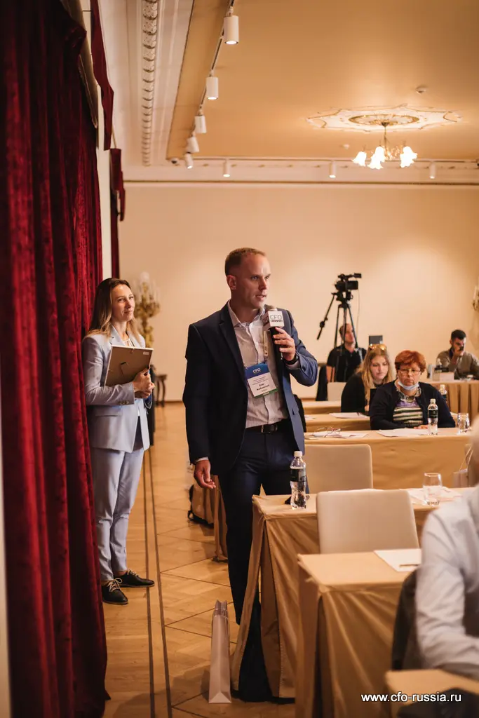 Олег Жабинский<br />
Руководитель юридической службы по региону Восточная Европа<br />
REHAU Q67A7847 Жабинский.jpg