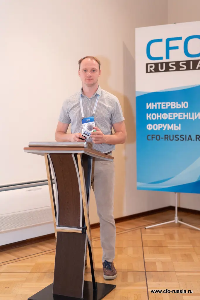 Павел Корноухов<br />
Руководитель департамента рисков и казначейских операций<br />
Электрощит Самара NSA08745 Корноухов.JPG