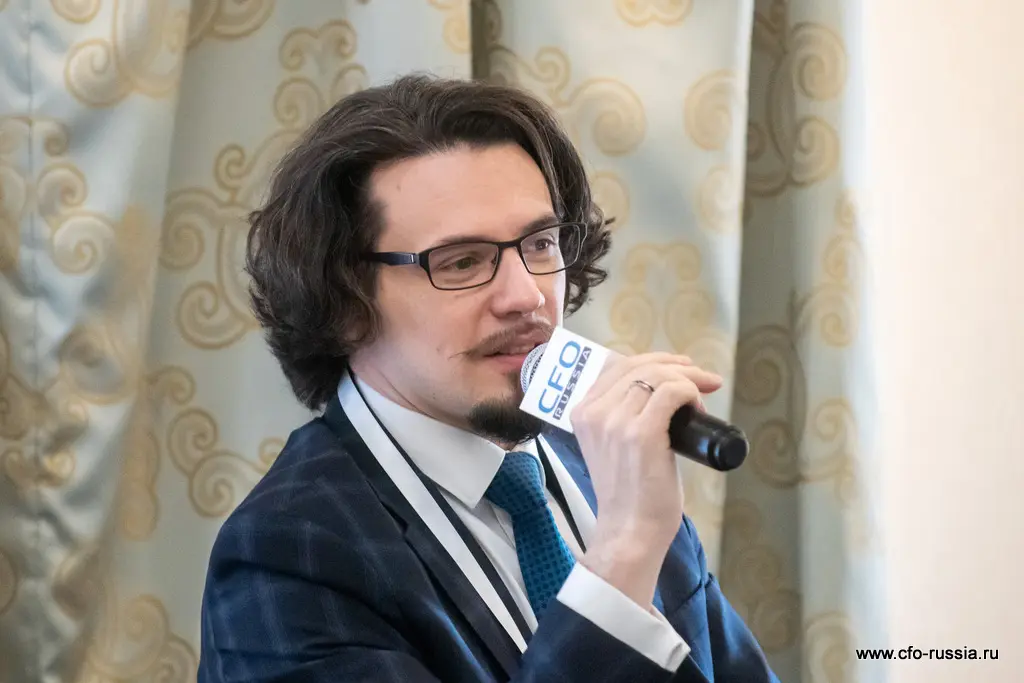 Юрий Гершов<br />
Заместитель начальника департамента финансов<br />
Россети gershov_0403.jpg