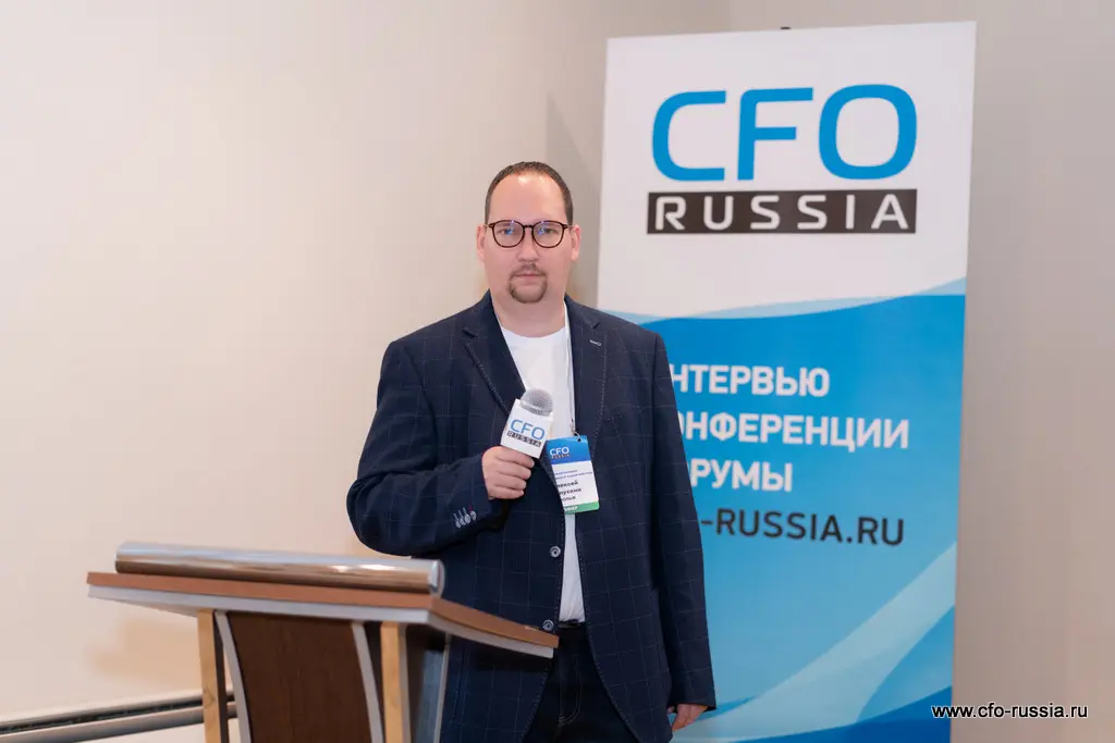 Алексей Капускин<br />
Руководитель группы управления казначейскими продуктами<br />
департамента казначейства и управления рисками<br />
РОЛЬФ NSA08732 Капускин.JPG