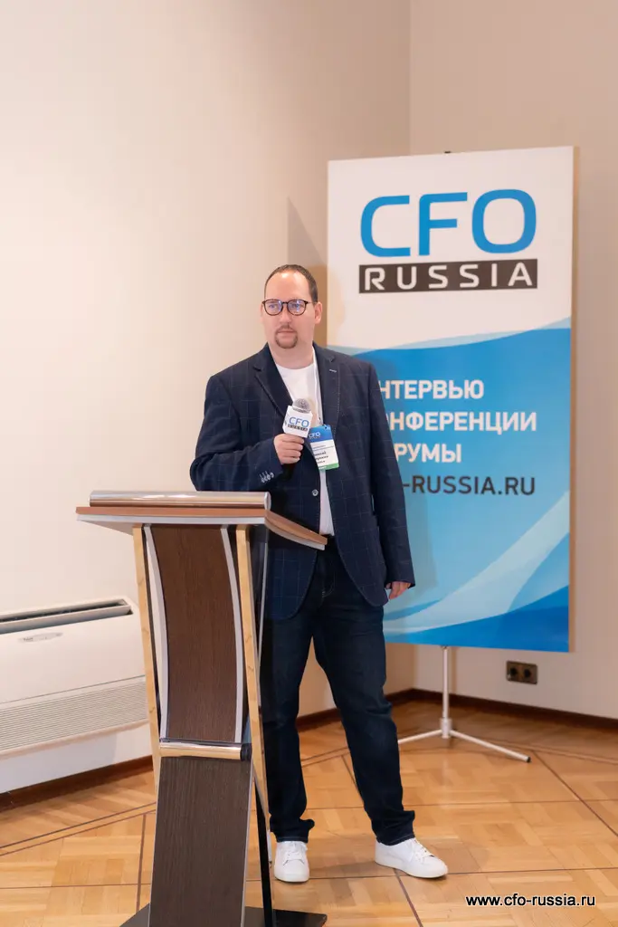 Алексей Капускин<br />
Руководитель группы управления казначейскими продуктами<br />
департамента казначейства и управления рисками<br />
РОЛЬФ NSA08737 Капускин.JPG