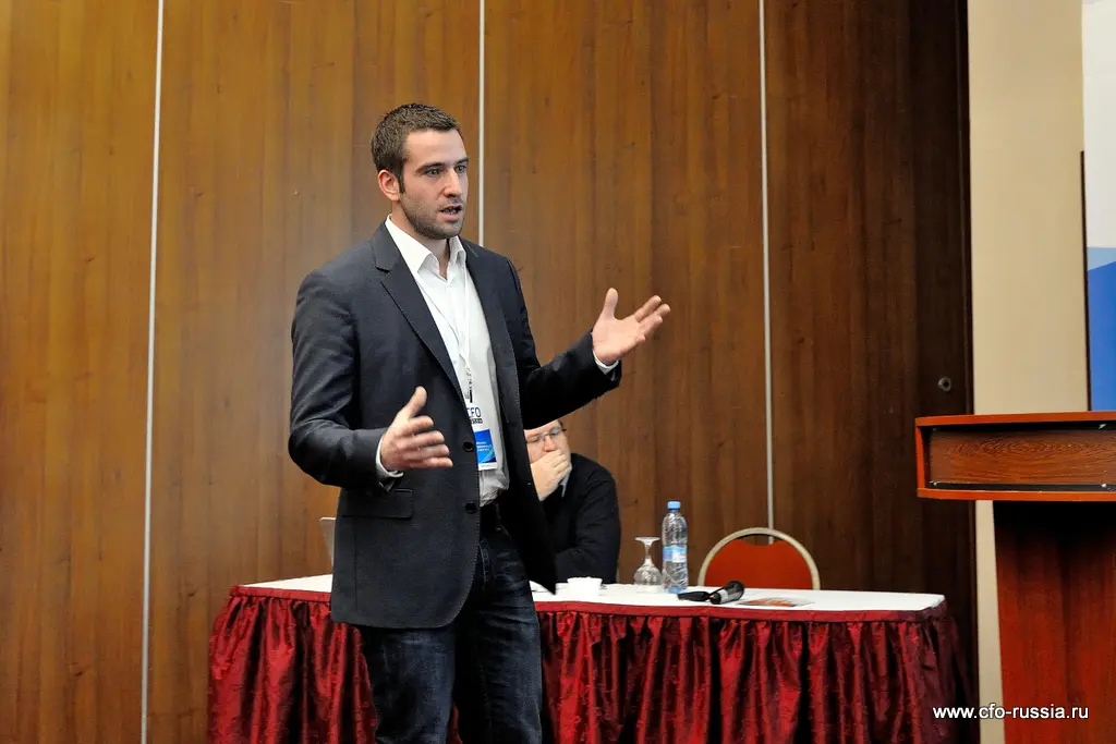 Максим Санталов<br />
Директор департамента развития производственной системы, черный пояс шесть сигм<br />
Локомотивные технологии 342.jpg