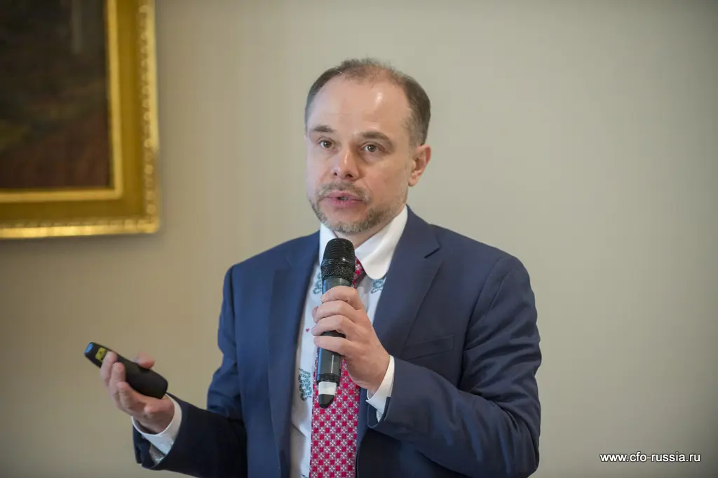 Вадим Зарипов<br />
Руководитель аналитического департамента<br />
Пепеляев Групп ART_8388.JPG