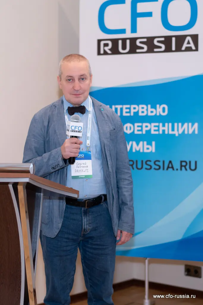 Сергей Хестанов<br />
Доцент РАНХиГС<br />
Советник генерального директора по макроэкономике<br />
Открытие Инвестиции NSA08759 Хестанов.JPG