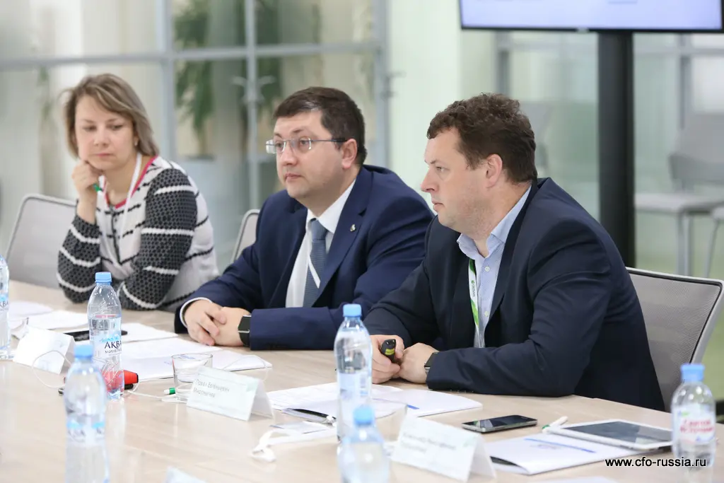 Павел Миронычев, директор ОСЦ «Нижний Новгород» Сбербанка, Илья Кузин, директор сервисного центра дирекции распределенных услуг ОСЦ «Нижний Новгород» Сбербанка, и Лариса Лёзина, директор сервисного центра «Архив» ОСЦ «Нижний Новгород» Сбербанка IMG_4383.jpg