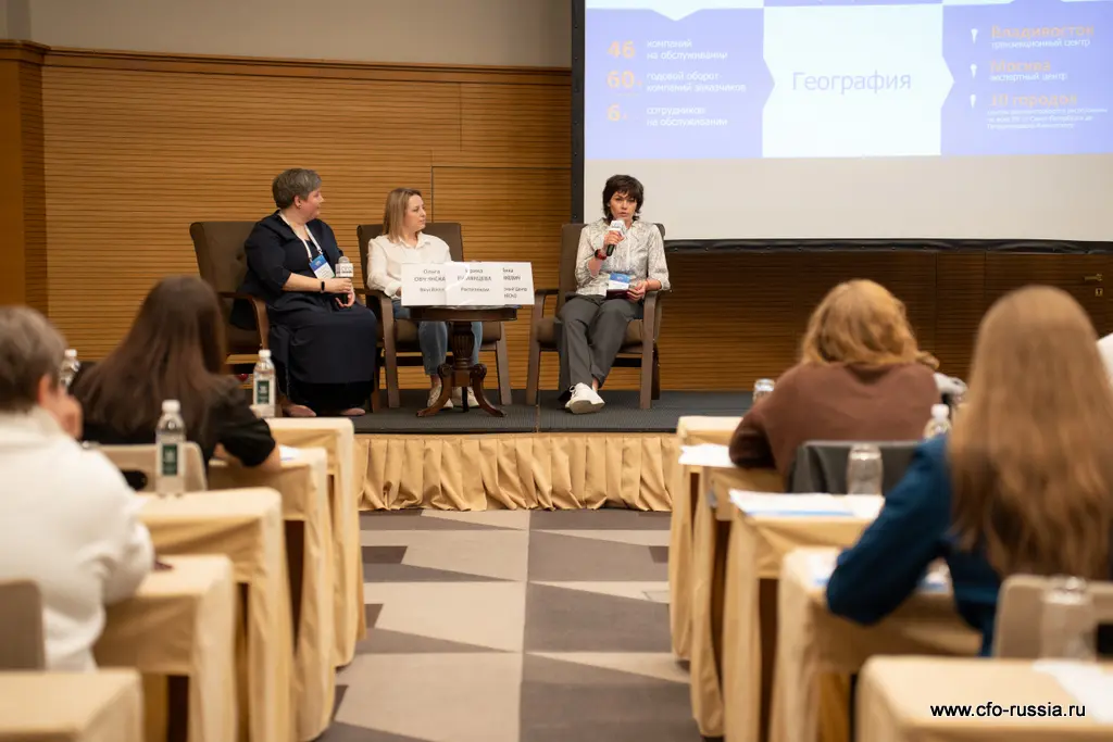 Ольга Овчинская, руководитель отдела кадров, ВкусВилл; Ирина Румянцева, руководитель управления по трудовым отношениям, Ростелеком; Анна Санкевич, руководитель проектов, Сервисный Центр ФЕСКО 20. Овчинская Румянцева Санкевич.jpg