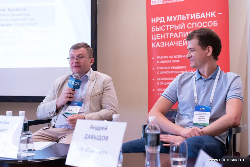 Максим Арсенов, заместитель директора департамента казначейства, Госкорпорация Роскосмос<br />
<br />
Андрей Давыдов, руководитель управления по финансам, ГК «Самолет» NSA08584 Арсенов, Давыдов.JPG