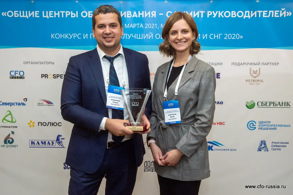 Станислав Гущин, директор Центра экспертизы по эффективности бизнес-процессов АО «Банк ДОМ.РФ», и Анастасия Ваган, директор АО «Банк ДОМ.РФ» ART_1432.jpg