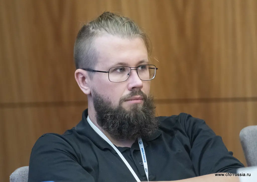 Михаил Барабаш<br />
Руководитель направления CRM и программы лояльности<br />
JEANS SYMPHONY<br />
 barabash.JPG