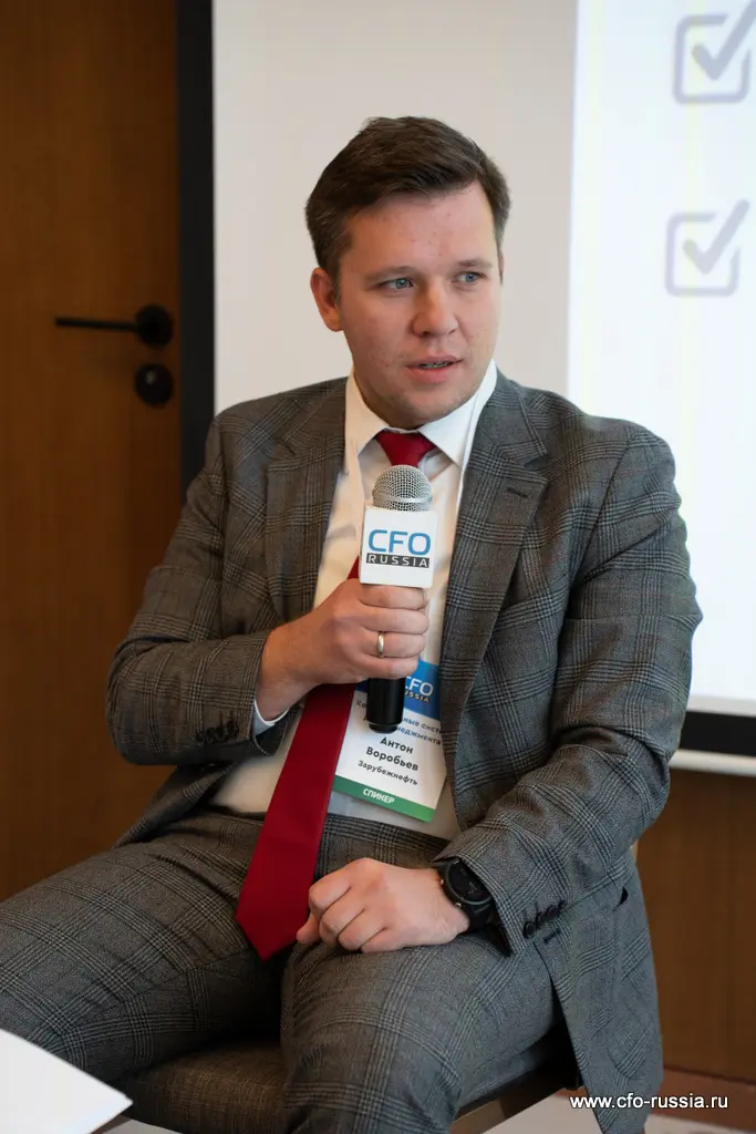 Антон Воробьев<br />
Заместитель начальника управления сводной отчетности и методологии<br />
Зарубежнефть Воробьев.jpg