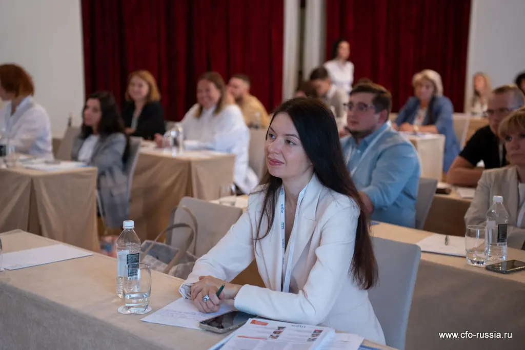 Юлия Артамонова<br />
руководитель проектов департамента управления качеством ОЦО<br />
Ростелеком _NSA4280_Артамонова.jpg