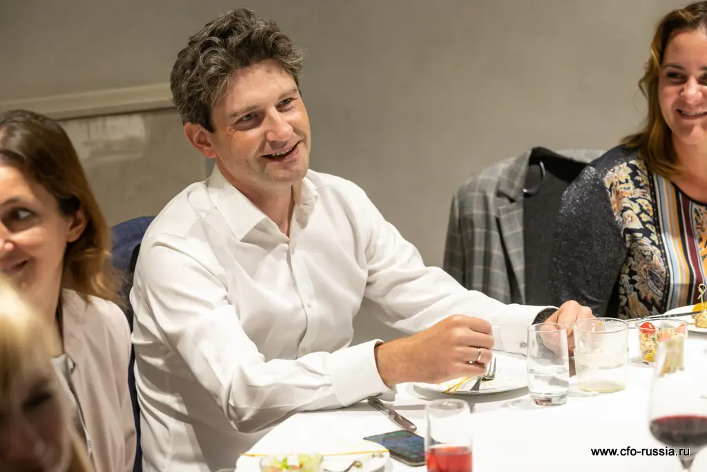 Дмитрий Пересветов<br />
Директор<br />
МФ ОЦО Ростелеком Peresvetov1.jpg