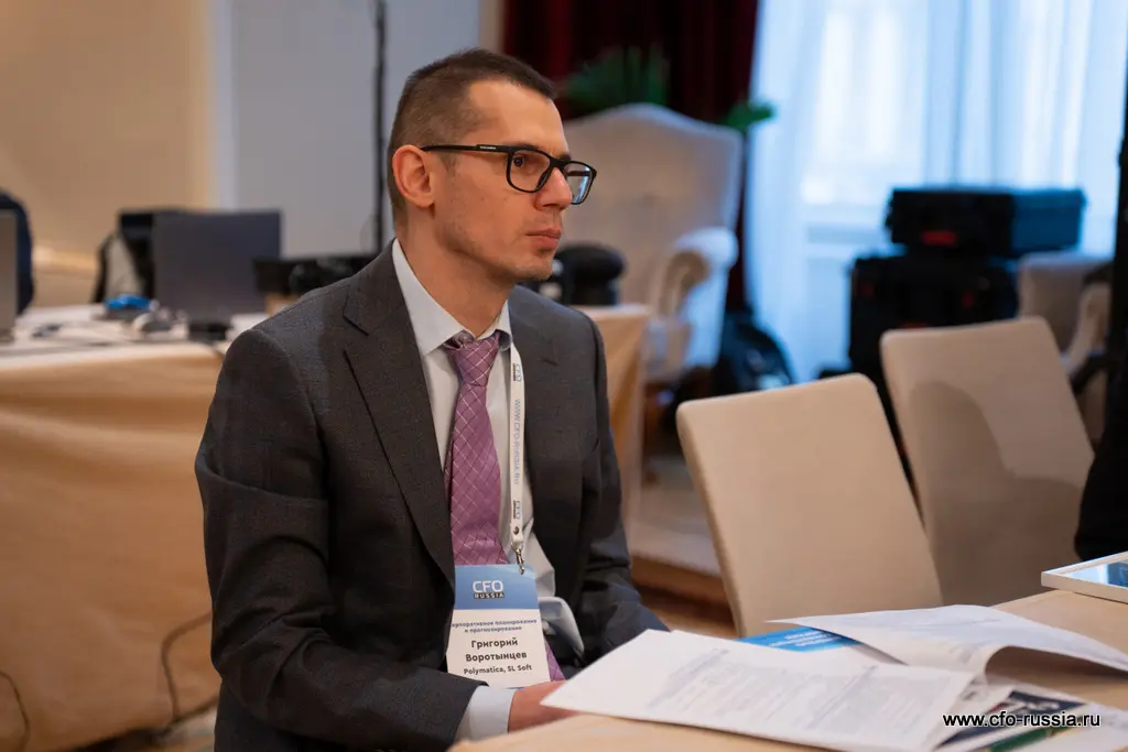 Так, на конференции рассмотрели следующие темы:<br />
- Обеспечение точности планирования с использованием скользящего прогноза<br />
- Измерение экономической эффективности проектов, продуктов и направлений бизнеса<br />
- Планирование и прогнозирование состава проектного портфеля в условиях внешних санкций<br />
- Улучшение эффективности планирования инвестиционной деятельности на примере железнодорожного контейнерного оператора<br />
- Предварительное планирование для обеспечения непрерывности поставок перед значимыми событиями<br />
- Сбор, структурирование и визуализация данных для разных сценариев прогнозирования; варианты дашбордов для смежных отделов и руководства<br />
- Искусственный интеллект в прогнозировании: возможности, скрытые угрозы и несоответствия _NPY5570.jpg
