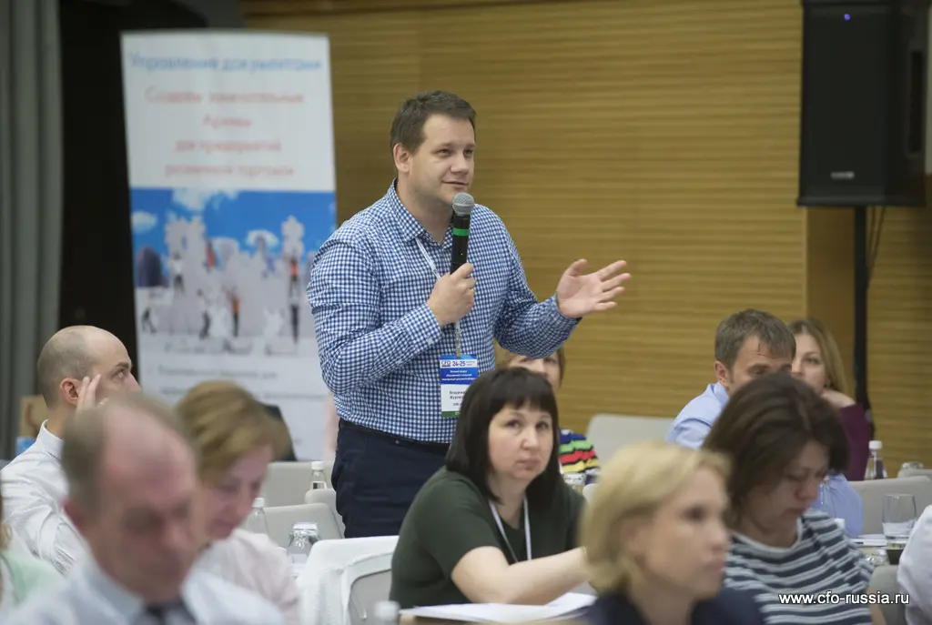 Владимир Журавлев<br />
Руководитель практики систем электронного документооборота<br />
ОМК-ИТ zhuravlev4 (2).JPG