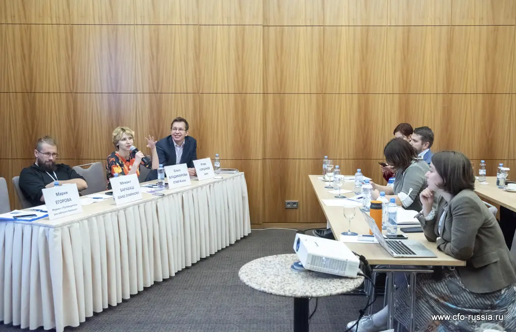 Михаил Барабаш, руководитель направления CRM и программы лояльности, JEANS SYMPHONY, Ольга Владимирова, финансовый директор, ETAM Russia, и Игорь Горшунов, директор по развитию, Joom barabash vladimirova gorshunov (3).JPG