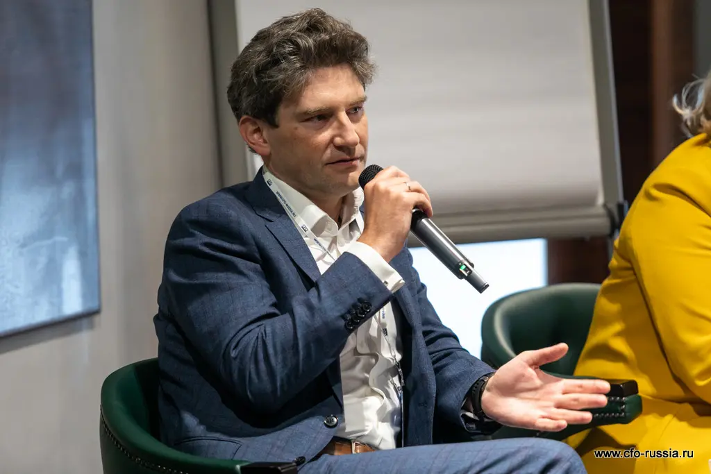 Дмитрий Пересветов<br />
Директор<br />
МФ ОЦО Ростелеком Peresvetov.jpg