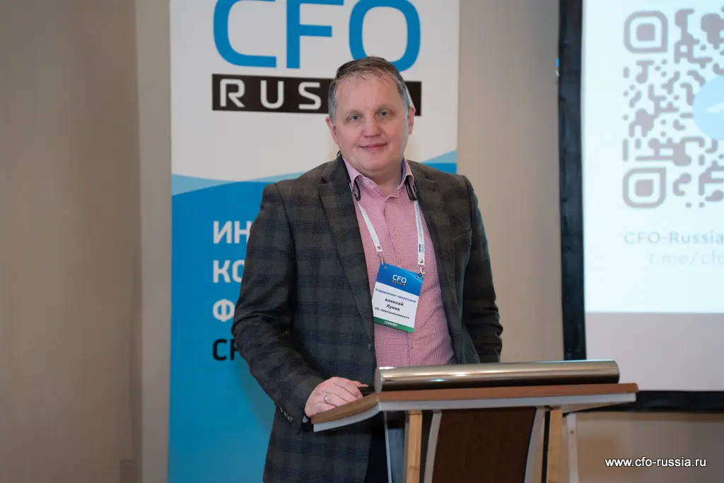 Алексей Лунев<br />
директор департамента закупок услуг и сопутствующих материалов<br />
УК «Металлоинвест» _NPY9374_Лунев.jpg