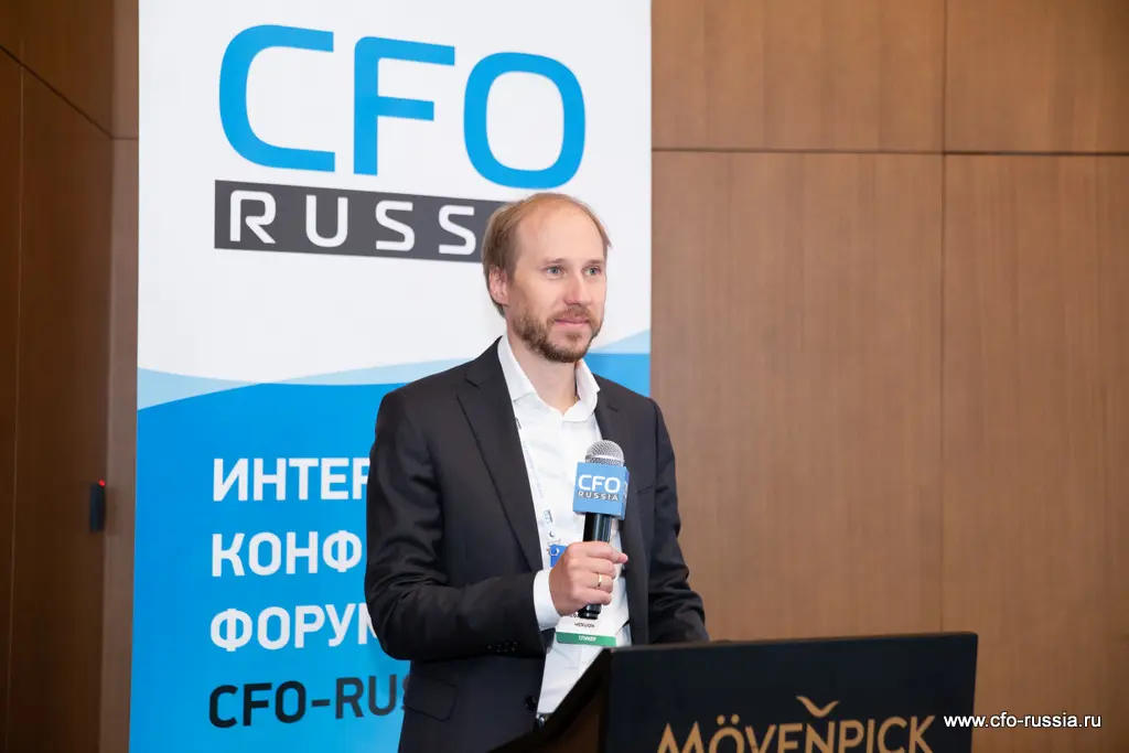 Дмитрий Соловьев<br />
Заместитель финансового директора<br />
MERLION _MG_3721 Соловьев.jpg