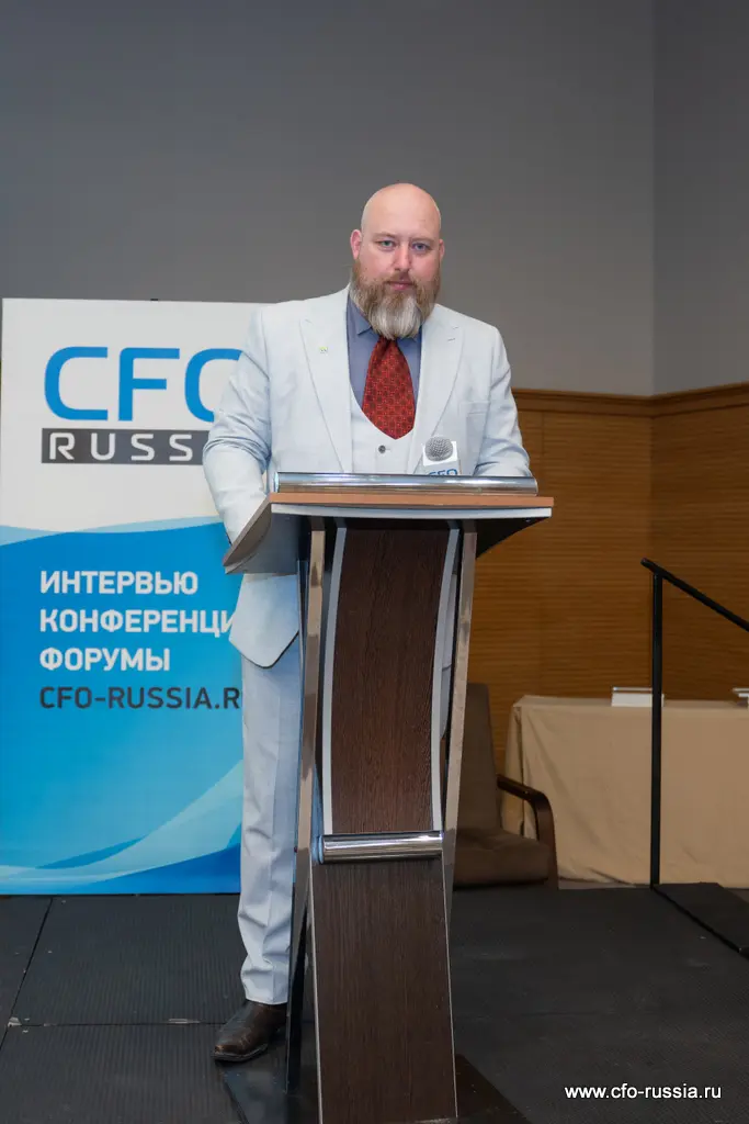 Валентин Островский, руководитель инновационных проектов, РОЛЬФ, – спикер ПАНЕЛЬНОЙ ДИСКУССИИ: Как мотивировать сотрудников использовать кадровый ЭДО.  16. Островский.jpg