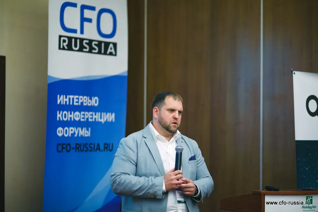Олег Захаров<br />
Начальник управления по развитию производственной системы Выксунский металлургический завод Zaharov1.jpg