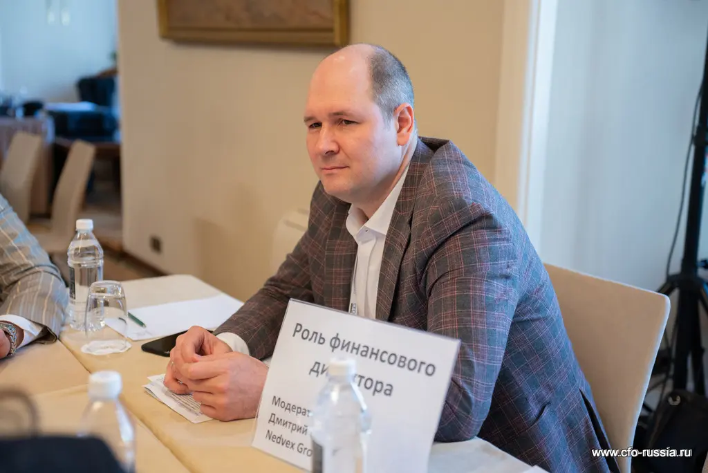 Модератор стола «Роль финансового директора» Дмитрий Соболев, финансовый директор, Nedvex Group, участвовал в обсуждении принятия верной стратегии в кризисный  период _NPY2236Дмитрий Соболев.jpg