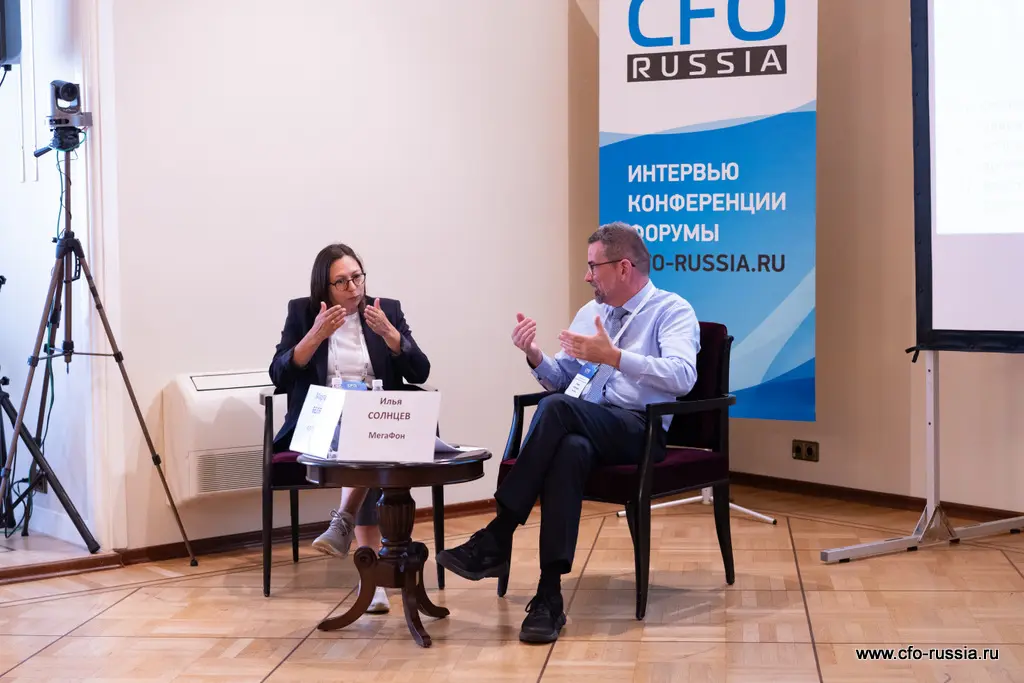 Маргарита Беляева, директор по финансам, АВТОВАЗ<br />
<br />
Илья Солнцев, руководитель по казначейским операциям, МегаФон NSA08542 Беляева, Солнцев.JPG