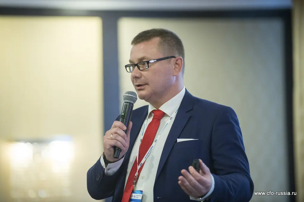 Антон Петров<br />
Начальник управления бюджетирования<br />
ФосАгро ART_4419.JPG