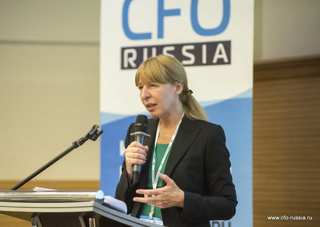 Любовь Ельцова<br />
Заместитель министра<br />
Минтруд России elzova1.JPG