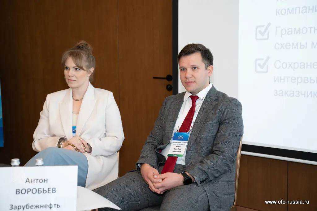 Ксения Трохимец, заместитель директора департамента специальных проектов, HeadHunter, и Антон Воробьев, заместитель начальника управления сводной отчетности и методологии, Зарубежнефть _NSA8657.jpg