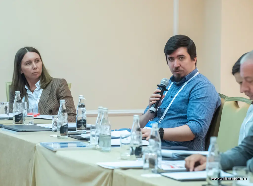 Наталия Дегтярева, руководитель корпоративного акселератора, ВТБ, и Константин Мусатов, руководитель акселератора StartupDrive, Газпром нефть<br />
 ART_8959.JPG