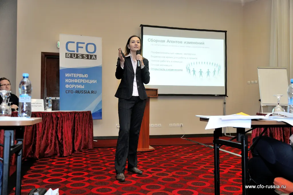 Юлия Павлова<br />
Директор по глобальной трансформации бизнеса<br />
Avon 285.jpg