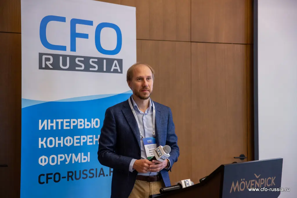 Дмитрий Соловьев<br />
Заместитель финансового директора<br />
MERLION _MG_4019 Соловьев.jpg