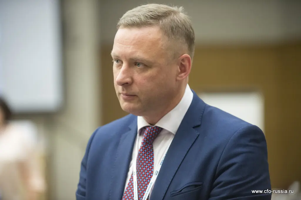 Тарас Грибуля<br />
Директор по продажам<br />
ОСГ Рекордз Менеджмент Центр gribulya (2).JPG