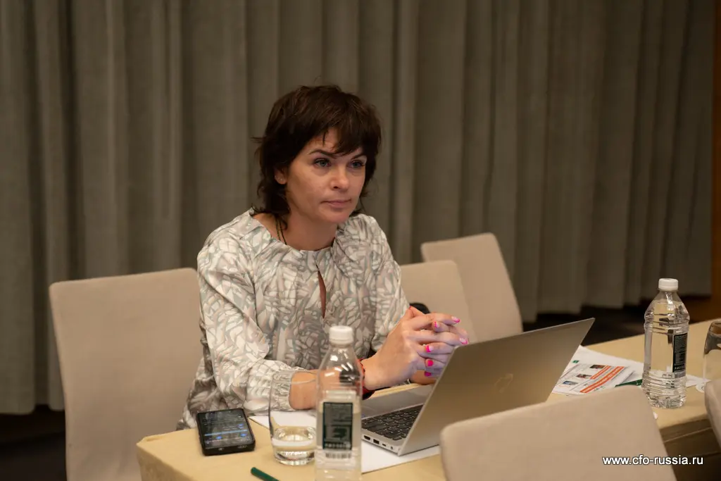 Анна Санкевич, руководитель проектов, Сервисный Центр ФЕСКО, поделилась опытом реализации кадрового ЭДО через государственный портал «Работа в России» или через коммерческую ИТ-систему.<br />
 35. Санкевич.jpg