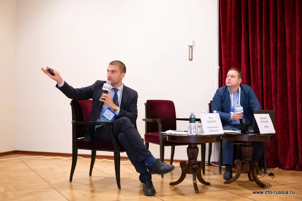 Егор Гончарук, руководитель проектного офиса по развитию молодых продуктов, Газпромнефть-Снабжение, и Дмитрий Гераськин, руководитель проектов, ИТ Бизнес-партнер, ЕВРАЗ _MG_9655 Гончарук Гераськин КС.JPG