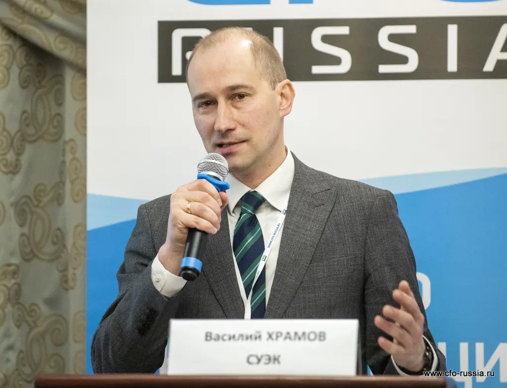 Василий Храмов<br />
Заместитель директора по налогам, риск-менеджменту и страхованию СУЭК ART_8140.JPG